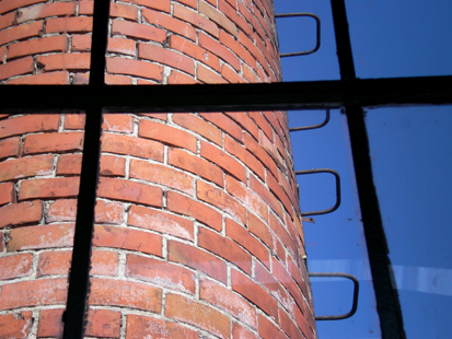 Schoorsteen achter Galerie Van Slagmaat